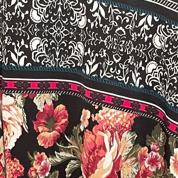 Shamaim Colorful Short Sleeve Top With Elliptical Hemline Size Large - Picture 3 of 5